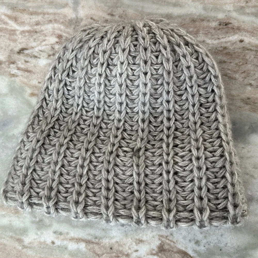 Grey Knit Wool Alpaca Acrylic Blend Fall / Winter Beanie With Faux Fur Pom
